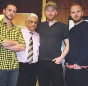 Coldplay with Manu in their hotel