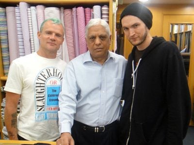 Red Hot Chilli Peppers in store with Manu