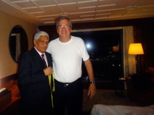 Jeb Bush Measures up with Manu in his hotel